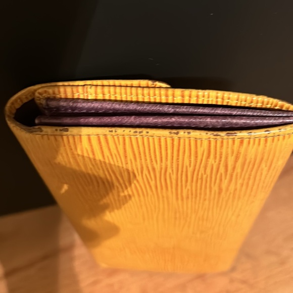 Louis Vuitton Wallet - zipper pull missing but still zips - Picture 4 of 8